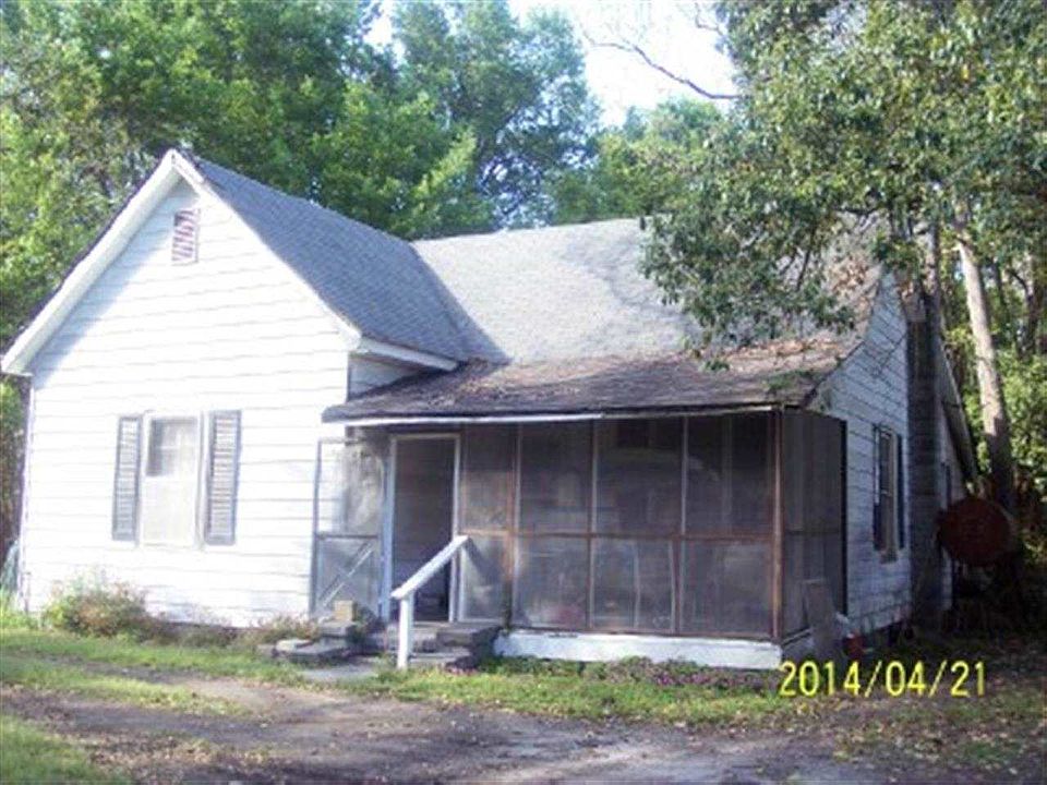 2nd image of 708 Cedar St