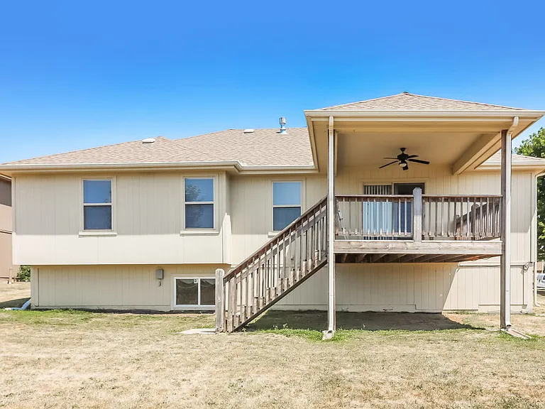 702 Hibiscus Cir — Photo 16