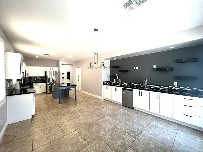 5923 Poplar Tree St — Photo 5