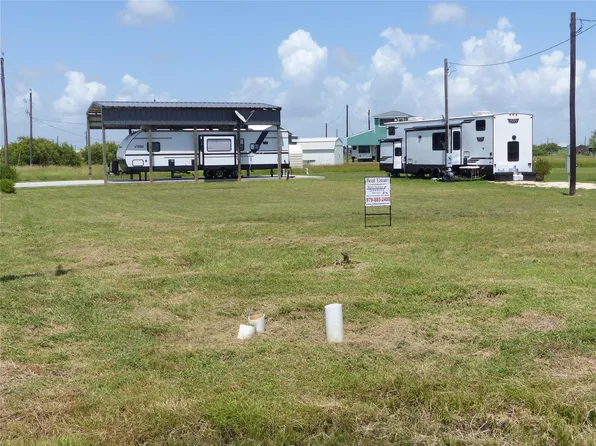 731 Porpoise Dr, Palacios, TX 77465