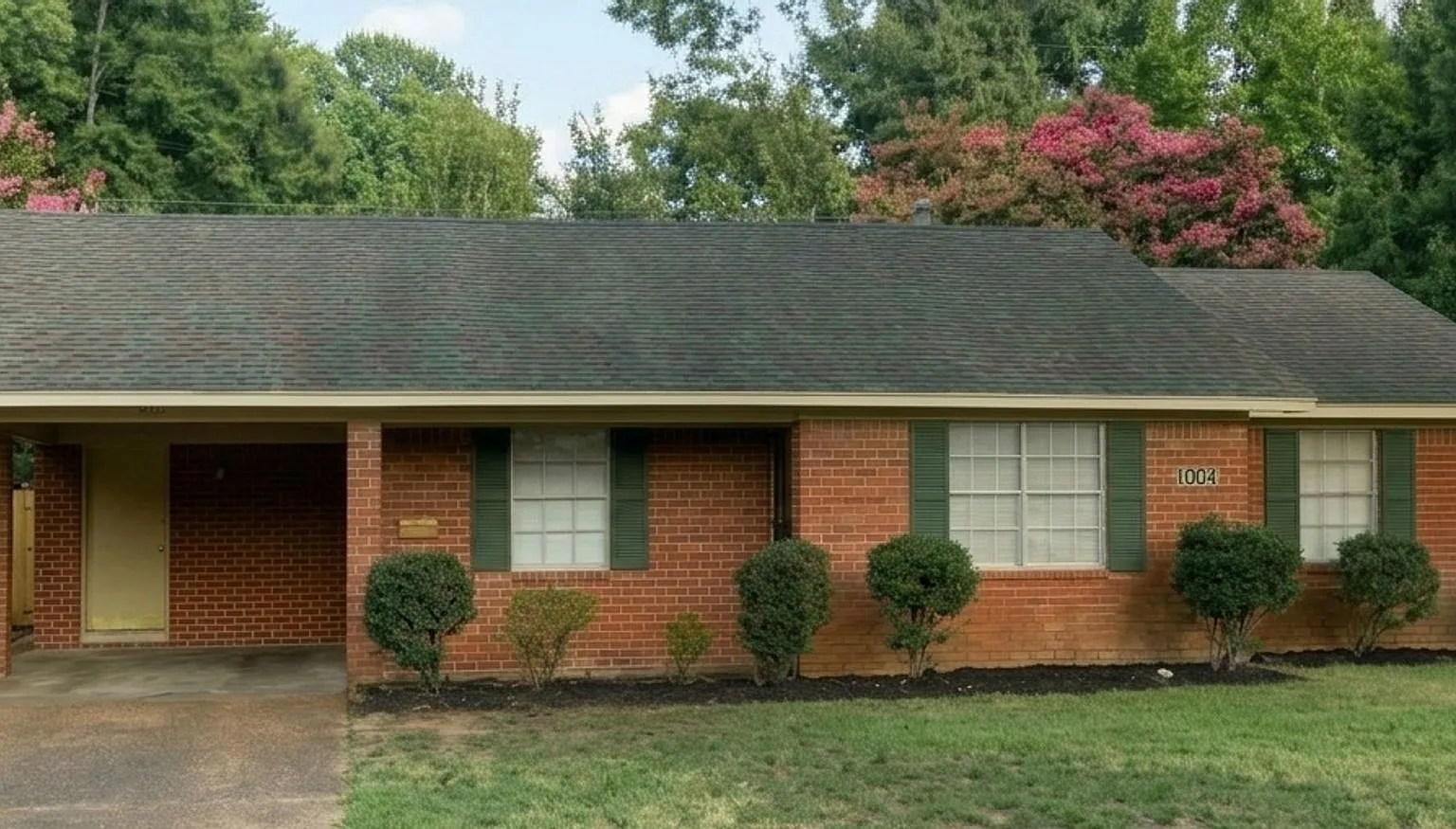 Charming Freshly Painted 3 BR / 1.5 BA Home in East Memphis Near Sea Isle Park — Photo 1