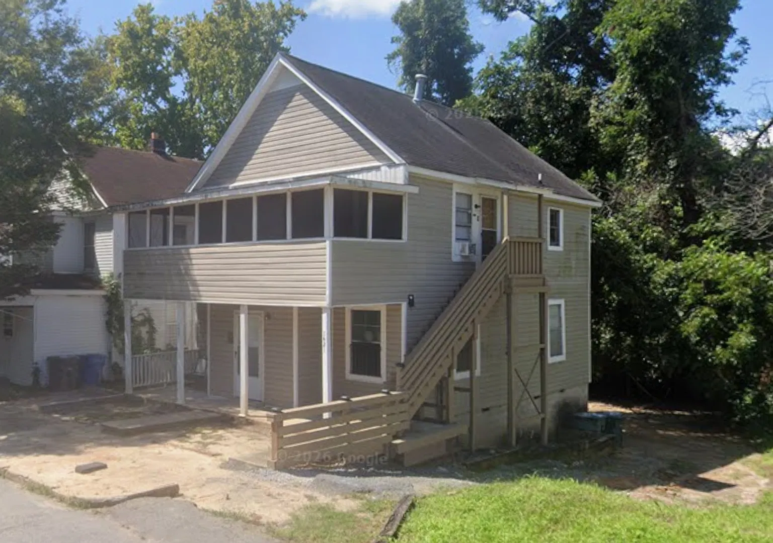 Two bedroom upstairs apartment — Photo 1