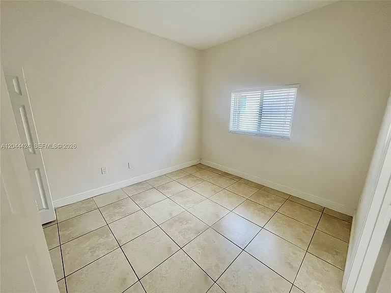 2487 W 5th Ct — Photo 11