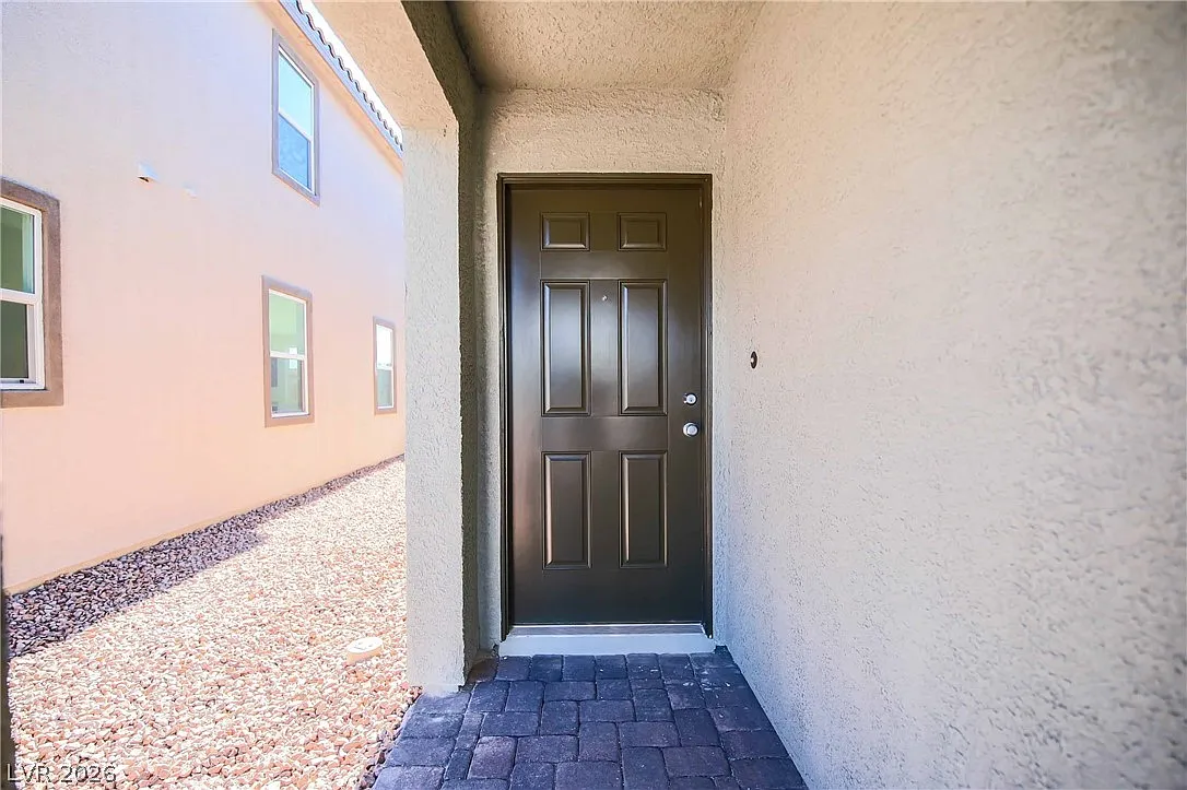 5 bed, 3.0 bath, 2481 sqft, $2,600 — Photo 3