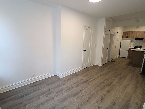 5th image of 122 Bedford Ave APT 3LR