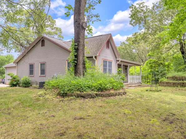 9024 Oak St, Wheatfield, IN 46392