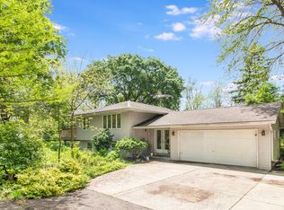 3S220 Williams Rd, Warrenville, IL 60555
