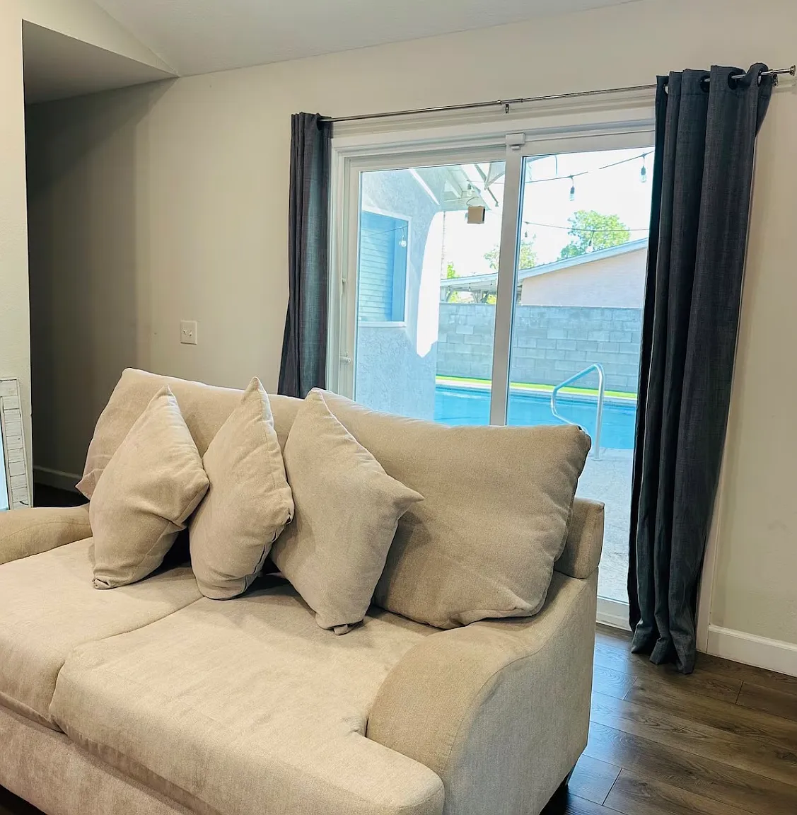 3 bed, 1369 sqft, $3,398 — Photo 3