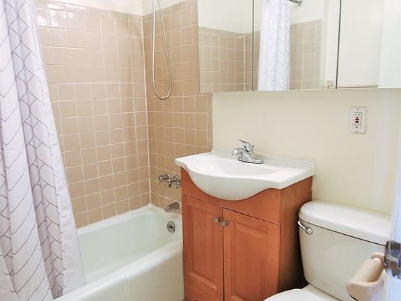 5th image of 38 W 85th St APT 3