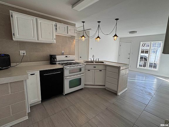 3rd image of 1604 S Griswold St