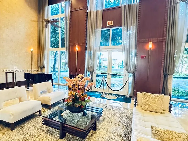 19501 W Country Club Dr #Penthouse 06 — Photo 17