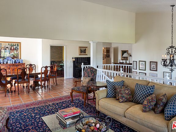 3rd image of 1709 N Benton Way