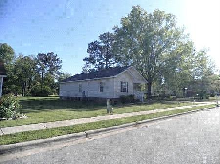 3rd image of 609 Jackson Way