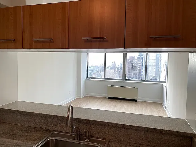 800 6th Avenue — Photo 3
