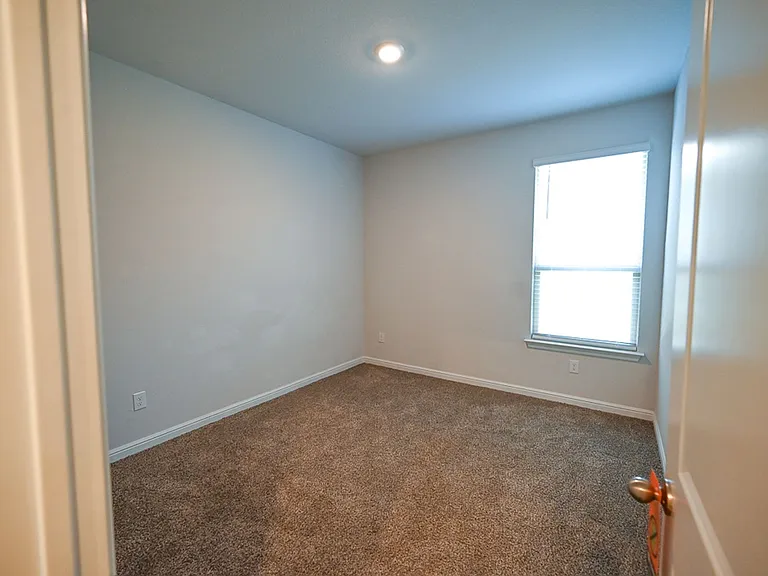 121 Hollytree Ln — Photo 6