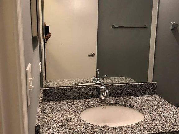 5th image of 2317 W Wolfram St APT 311