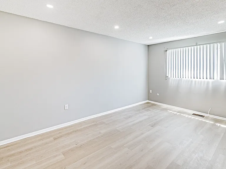 29 Chiswick Dr — Photo 10