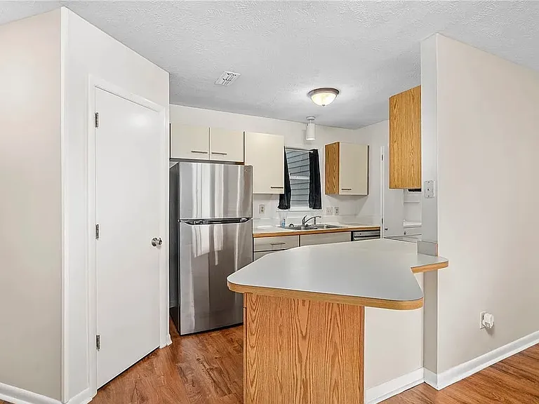 1006 Brookhollow Dr #9 — Photo 4