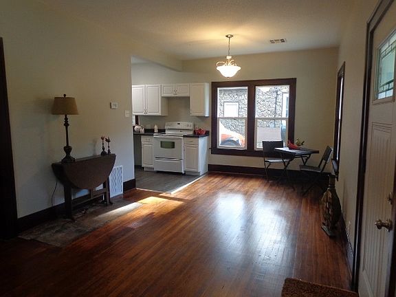 5th image of 921 W Olive Ave
