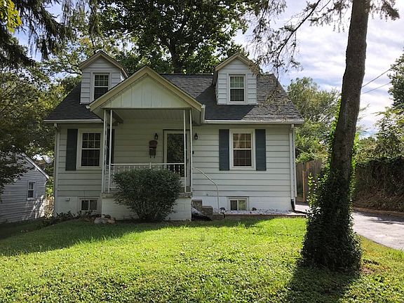 2nd image of 3024 Chaucer Ave