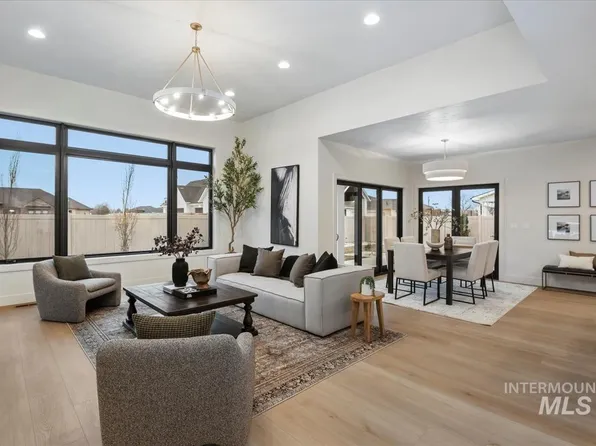 141 NE 8th St, Fruitland, ID 83619