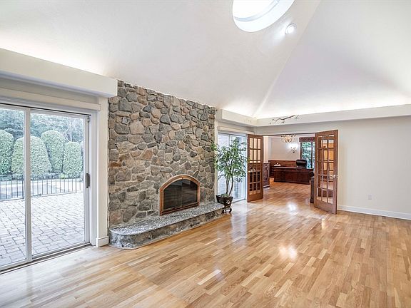 4th image of 15 N Hill Dr