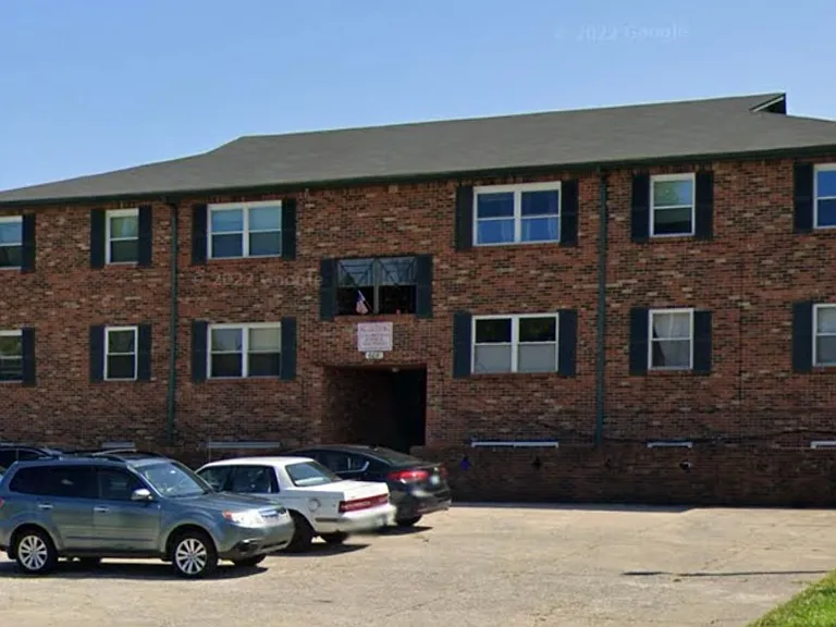 608 N Woodland Dr — Photo 1