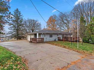 1969 Elm Ridge Rd NE, North Liberty, IA 52317