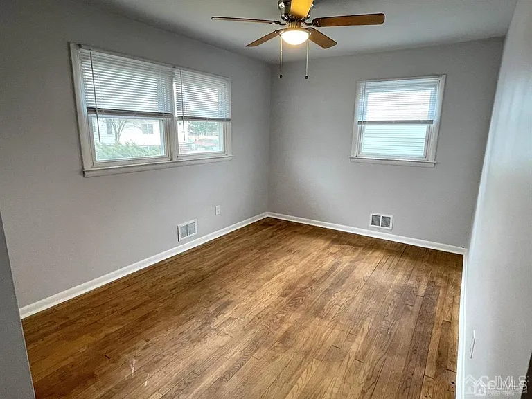 34 Cedar Ave — Photo 11