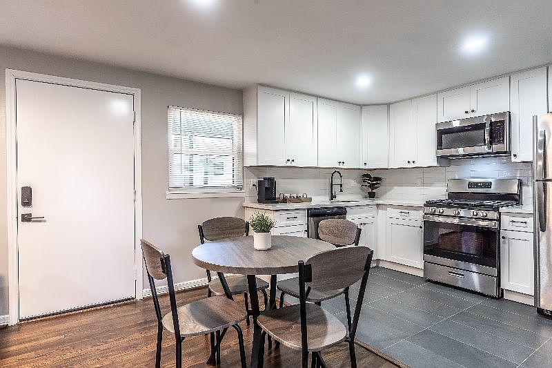 1st image of 1602 Bonnie Brae St APT 8