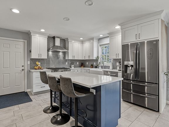 5th image of 358 S Silver Ln