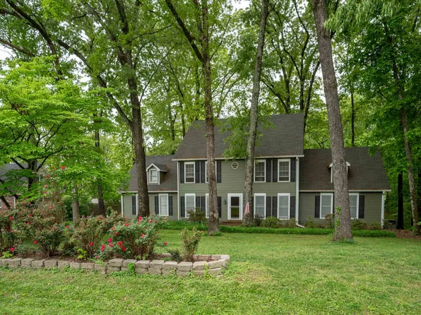 302 Ramblewood Dr, Jackson, TN 38305