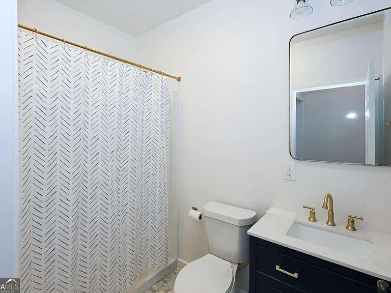 1860 Commons Pl NW — Photo 14