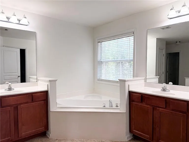 4306 Suwanee Brook Ct — Photo 44