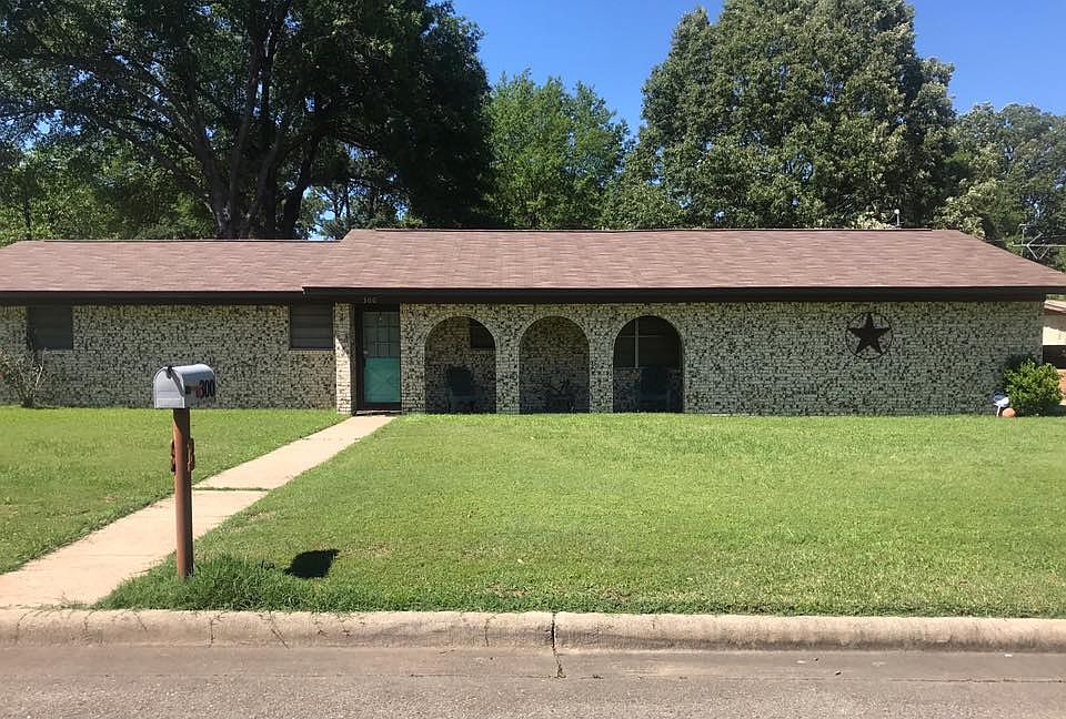 1st image of 208 Sharlotte Dr