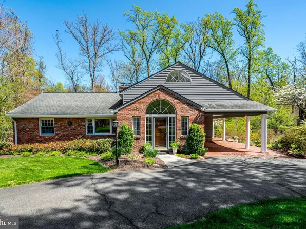 4221 Oak Hill Dr, Annandale, VA 22003