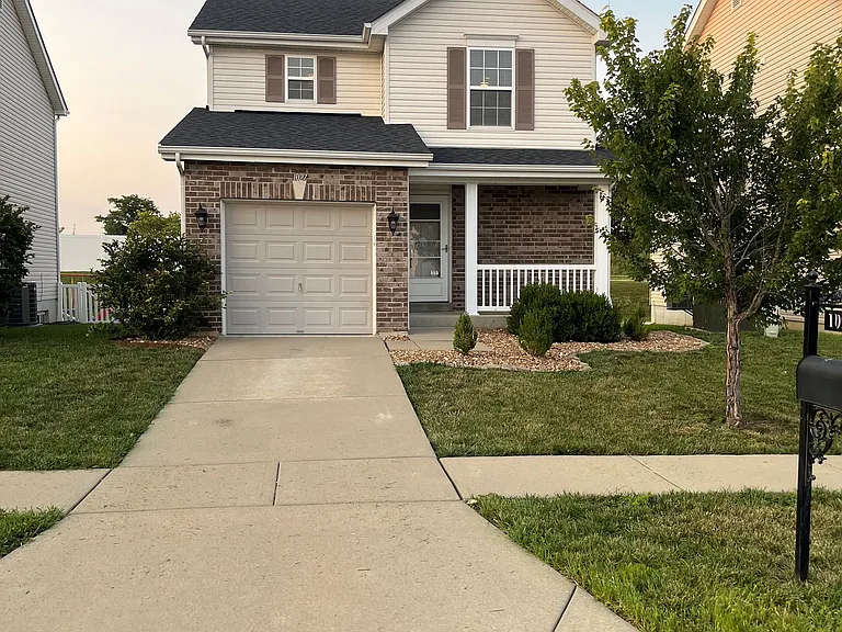 1027 Chesterfield Dr — Photo 1