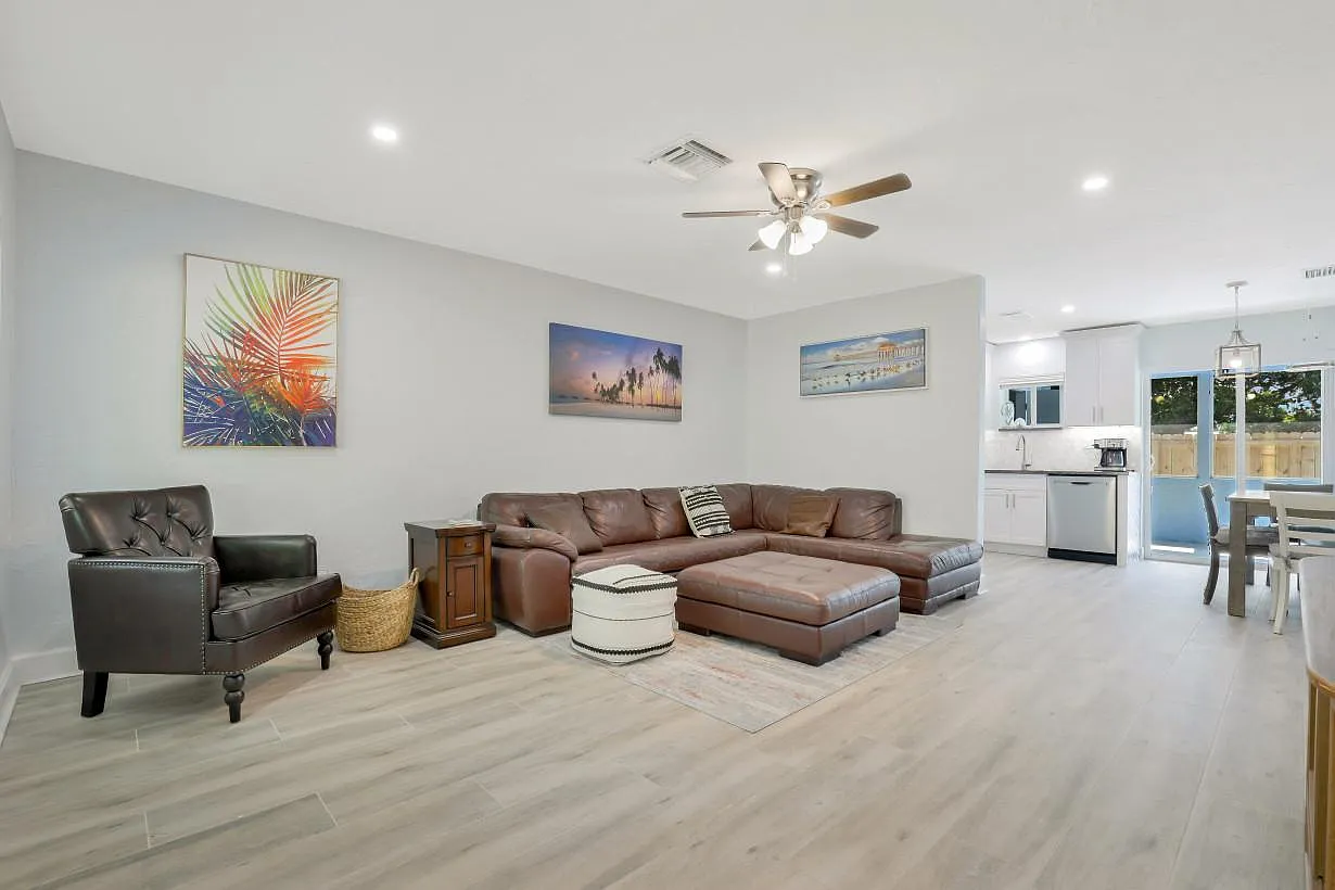 2529 Linwood Ave — Photo 4