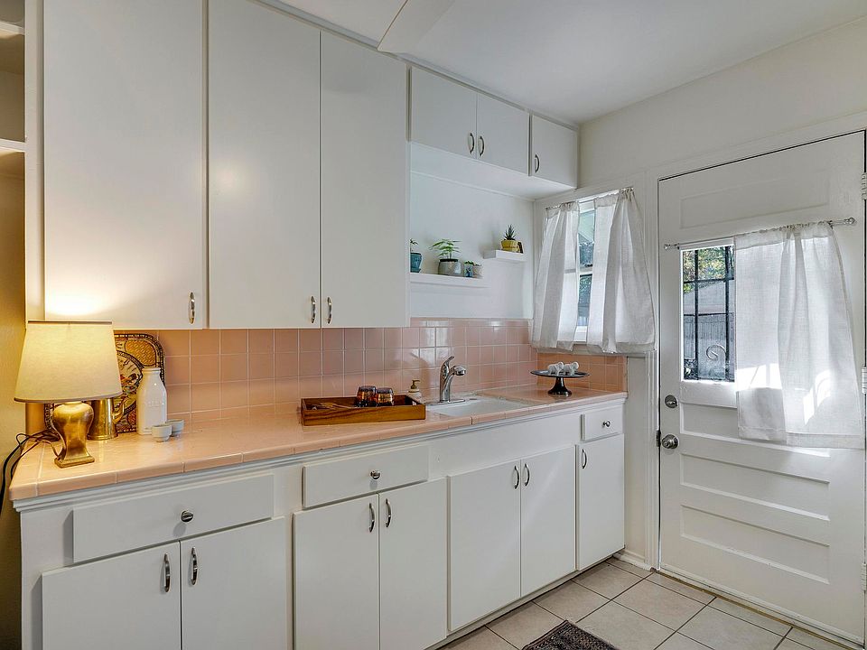 1st image of 330 W Norwood Ct #330