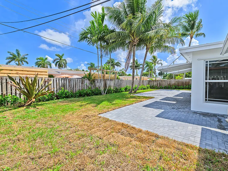 921 SE 15th Ct — Photo 32