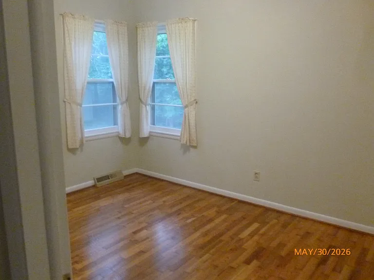 609 Hancock St — Photo 6