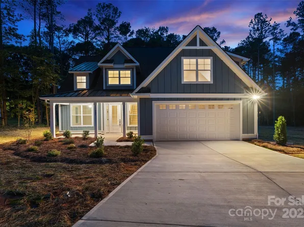 925 Twin Lakes Rd, Rock Hill, SC 29732