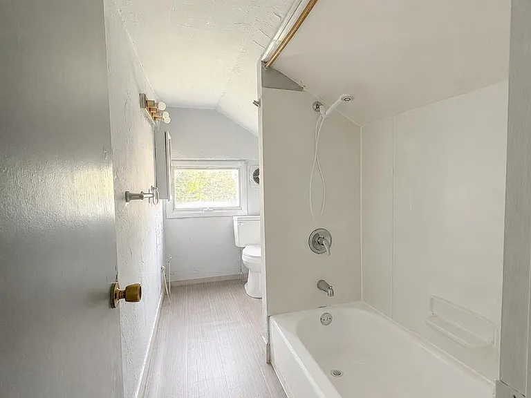 624 Hemlock St #REAR RIGHT — Photo 8