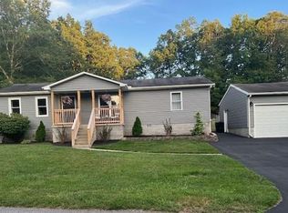 177 Parliament Rd, Shady Spring, WV 25918