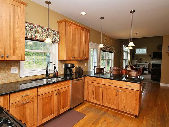 5th image of 23 Liz Ann Dr