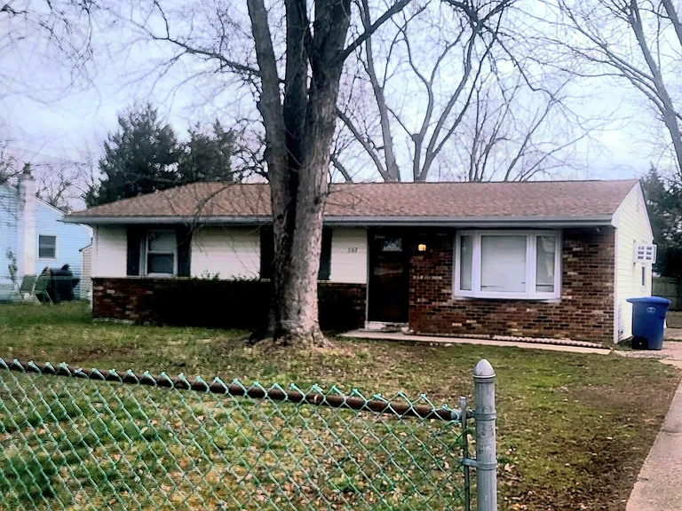 307 Algonquin Trl — Photo 1