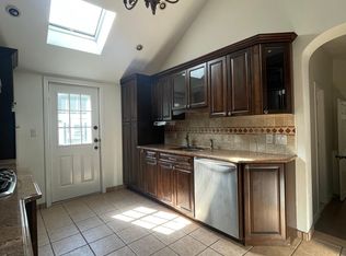 25 Old Westbury Rd #4, Old Westbury, NY 11568