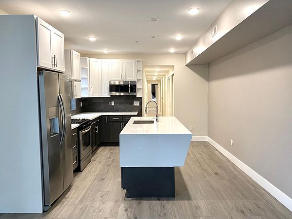 4th image of 1413 N Front St Floor 3