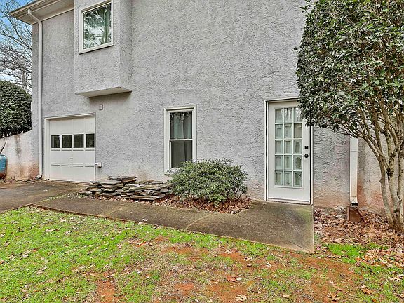3rd image of 60 Birchwood Ln