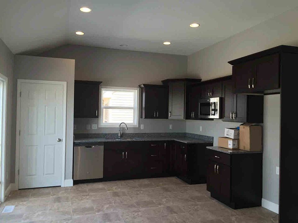 2nd image of 448 Somerset Ln